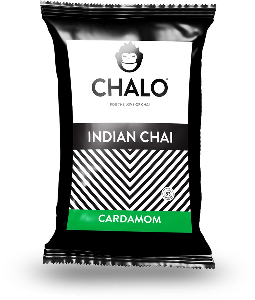 CHALO Cardamom Chai Latte - Indische Vegan Chai - 1KG Navulzak (+maatschepje) - Authentieke Indische Kruidenmix - Vegan & Barista Ready - voor 80 Chai Lattes