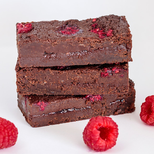 Brownie Vegan Framboos - 6 Brownies - Brievenbus Pakket - Box Brownies - Pure chocolade - Frambozenjam - Verse frambozen - Zonder melk en eieren