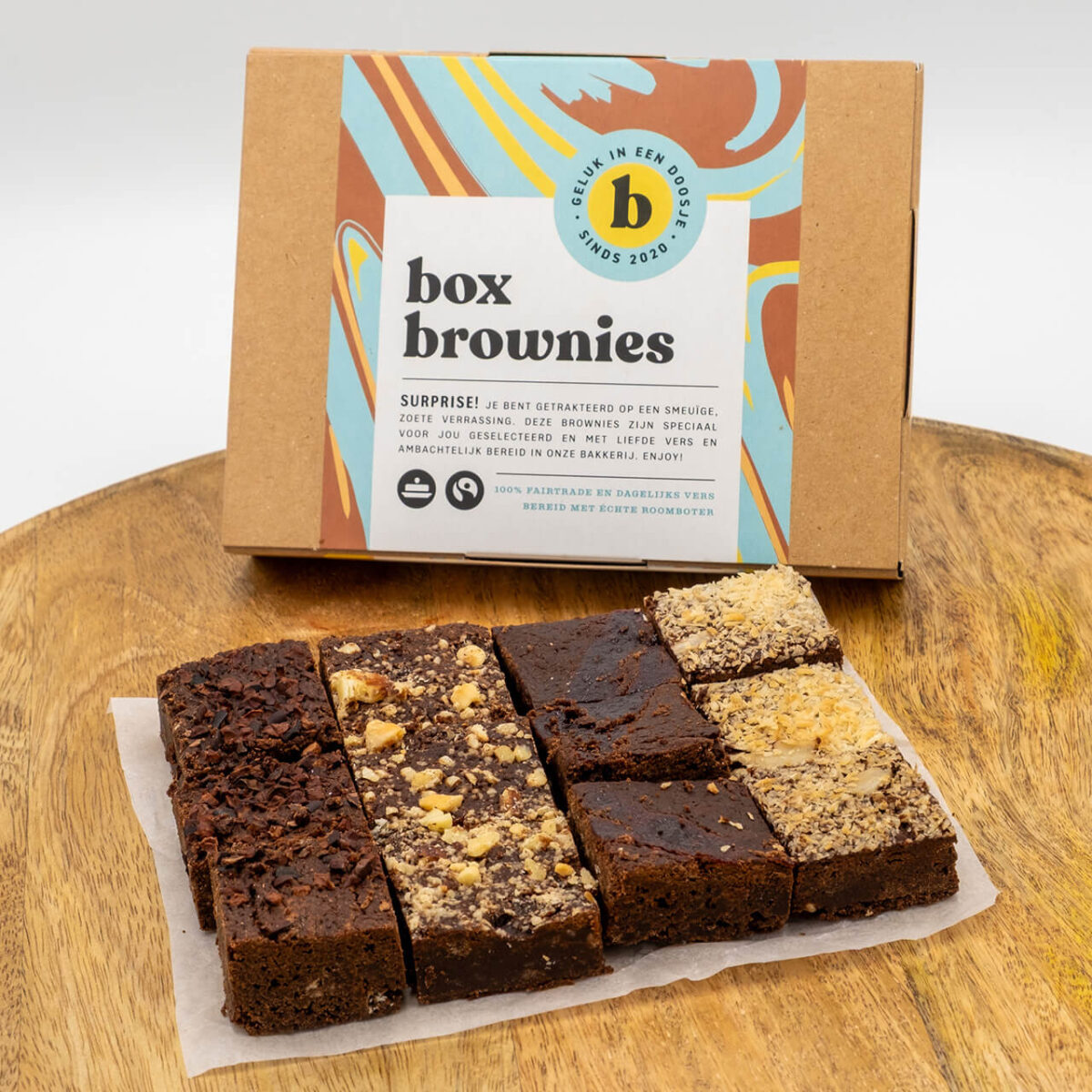 Vegan Mini Brownie Box - 12 Brownies Per Post - Brievenbus Pakket - Box Brownies - 70,5% Pure chocolade - Original - Noten - Framboos - Kokos - Cadeau