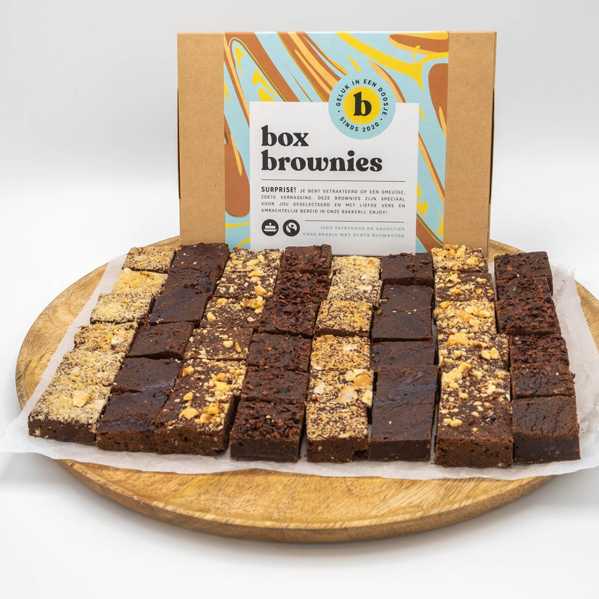 Vegan Mini Brownie Box - 48 Brownies Per Post - Brievenbus Pakket - Box Brownies - 70,5% Pure chocolade - Original - Noten - Framboos - Kokos - Cadeau